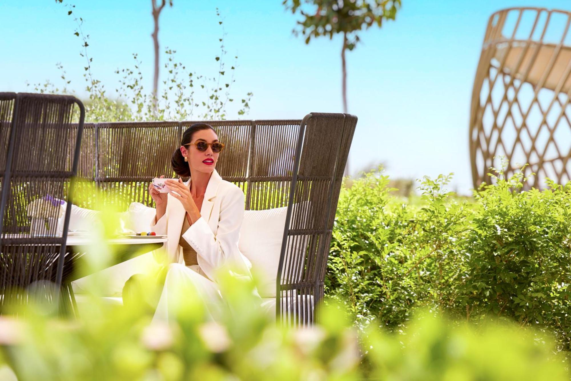 Fairmont Doha Hotell Lusail Exteriör bild The resort's gardens