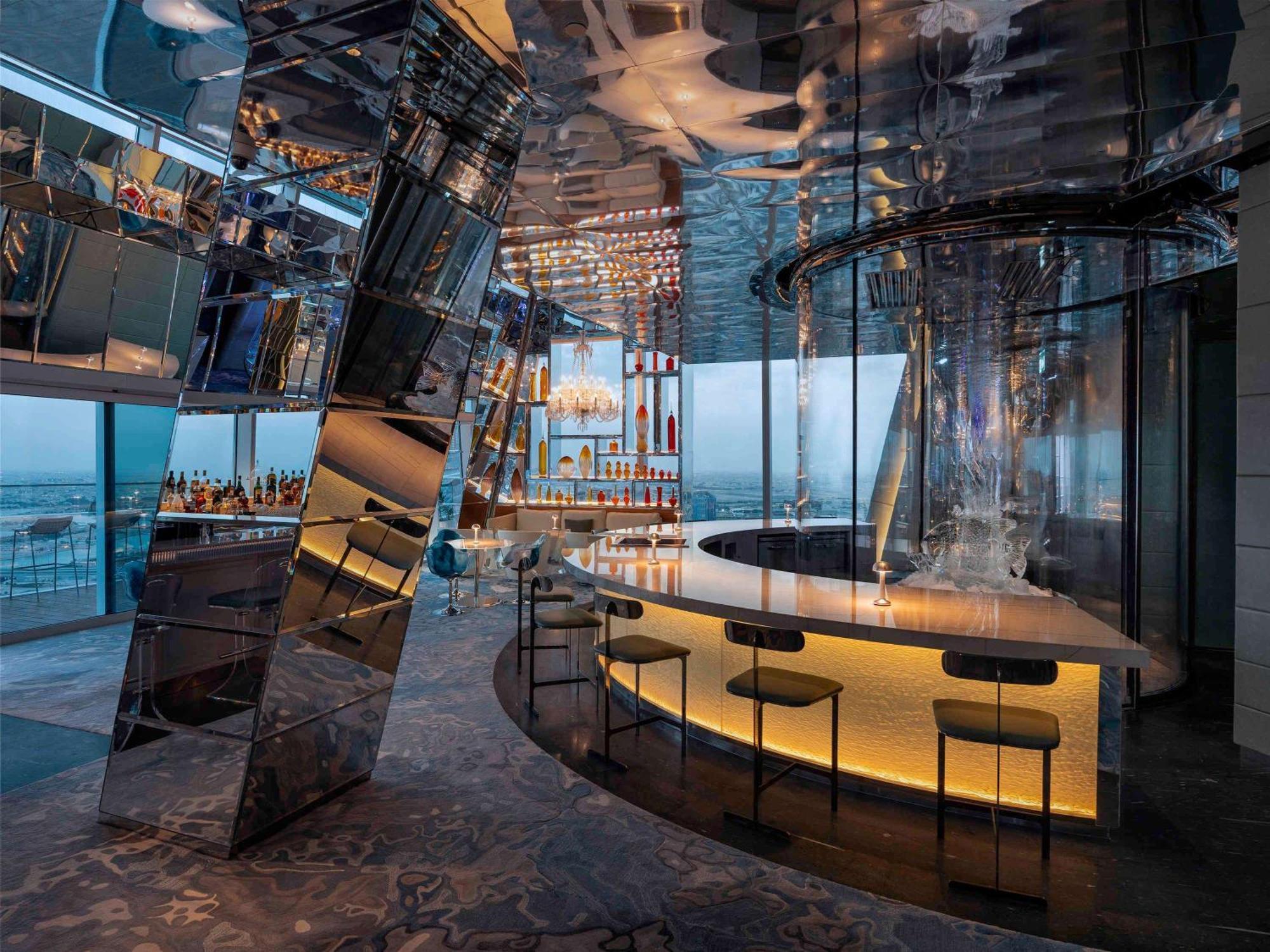 Fairmont Doha Hotell Lusail Exteriör bild The bar at the 101 Sky Bar