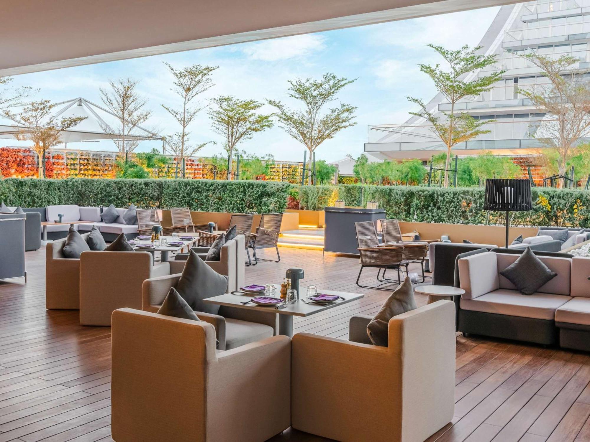 Fairmont Doha Hotell Lusail Exteriör bild The Terrace