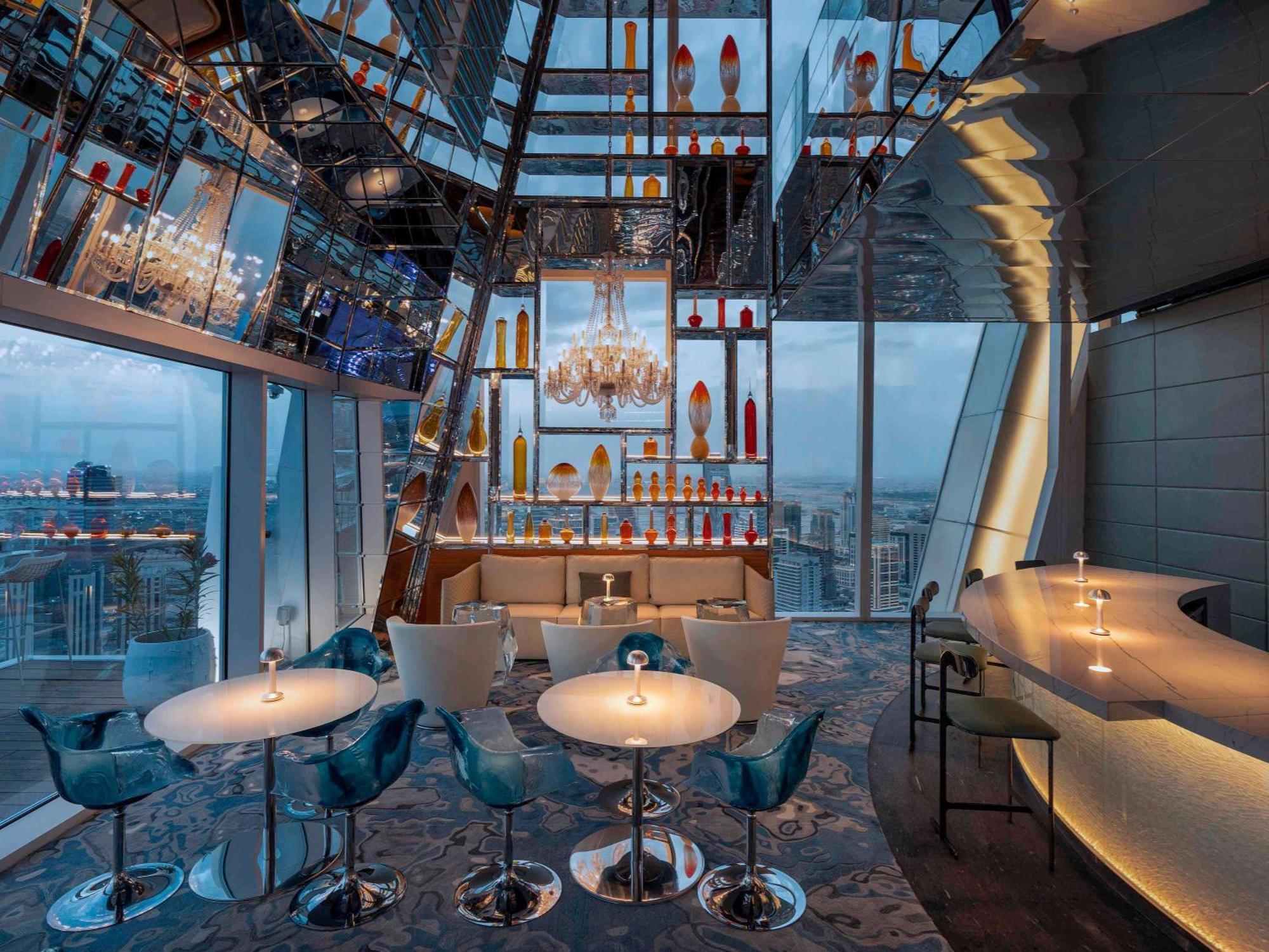 Fairmont Doha Hotell Lusail Exteriör bild The Sky Bar