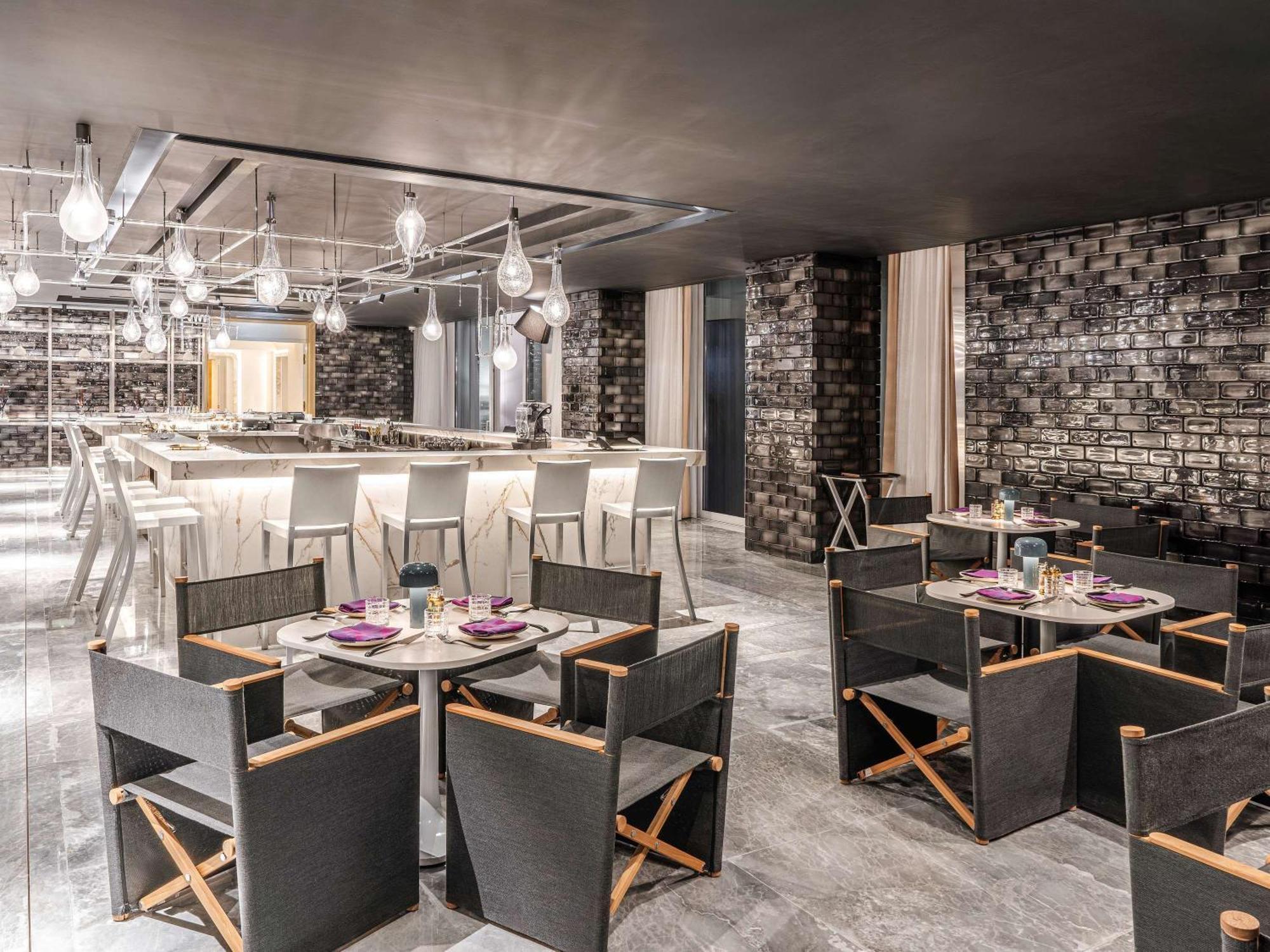 Fairmont Doha Hotell Lusail Exteriör bild The interior of the restaurant